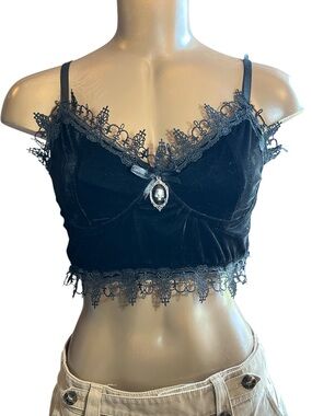 BodyRage Velvet Lace Crop Top Bow Skull Pendant Size M Black Goth Emo Spencer's